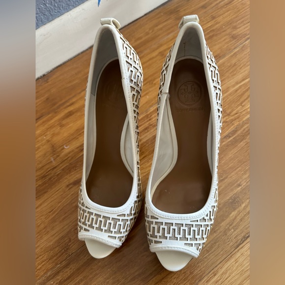 Tory Burch Shoes - TORY BURCH Regan Bleach Leather/ Linen Peep-Toe Cut-out High Heel
Pumps 10.5M